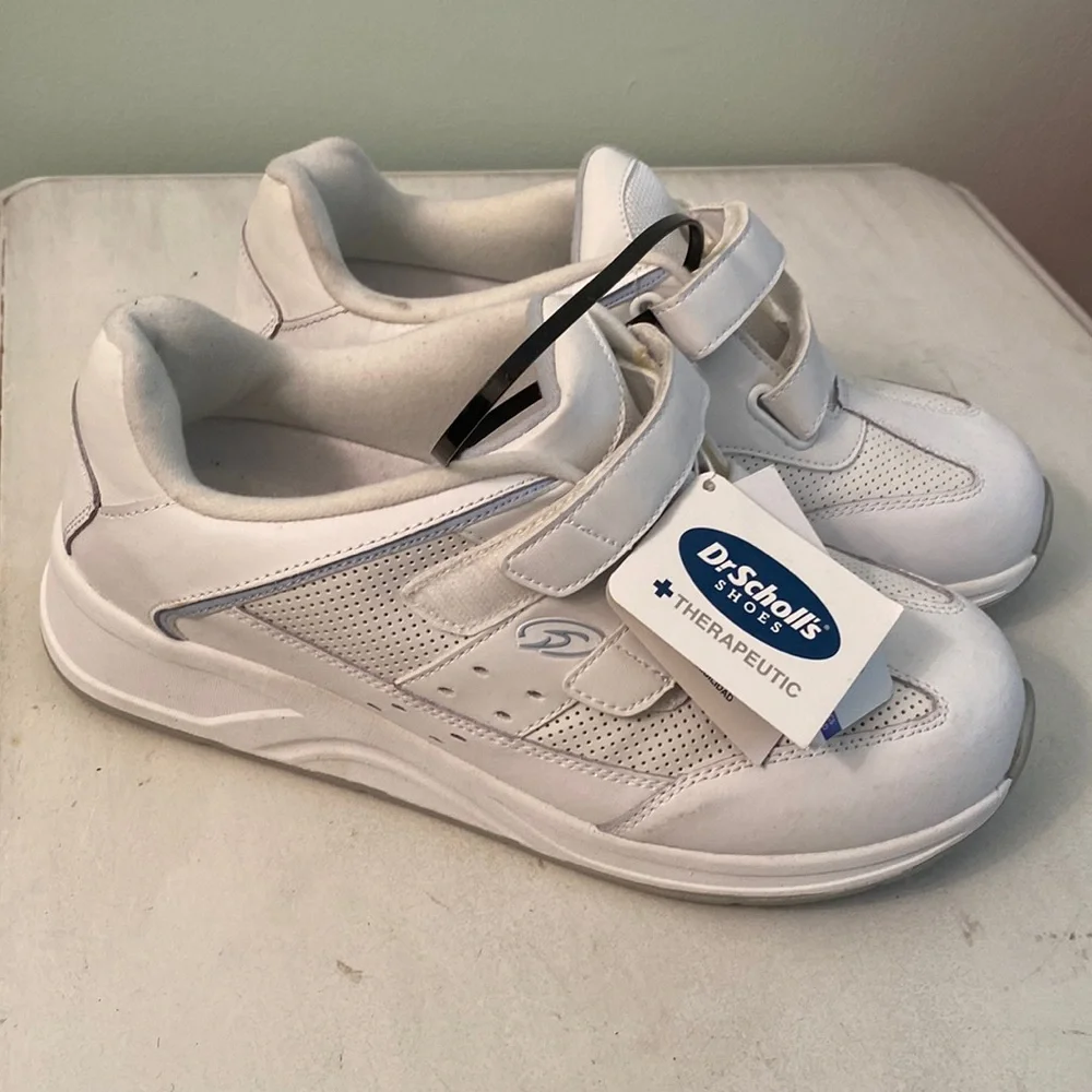 NWT Dr. Scholls white shoes